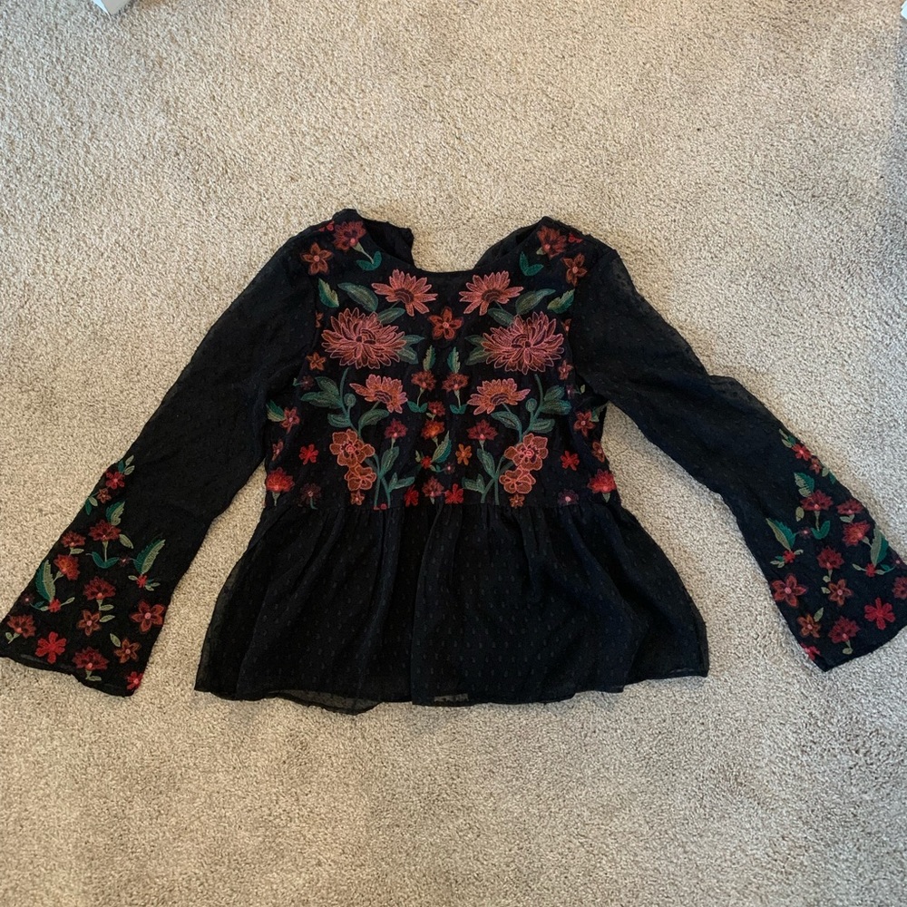 American Eagle Flowy black Floral Blouse